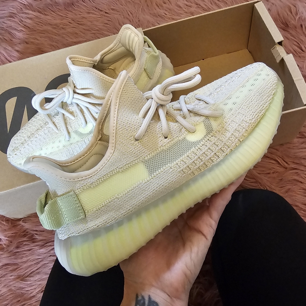 AUTHENTIC Yeezy Boost 350 V2 Sneakers color Flax